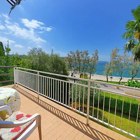 Apartman Beautiful First Row To The Sea